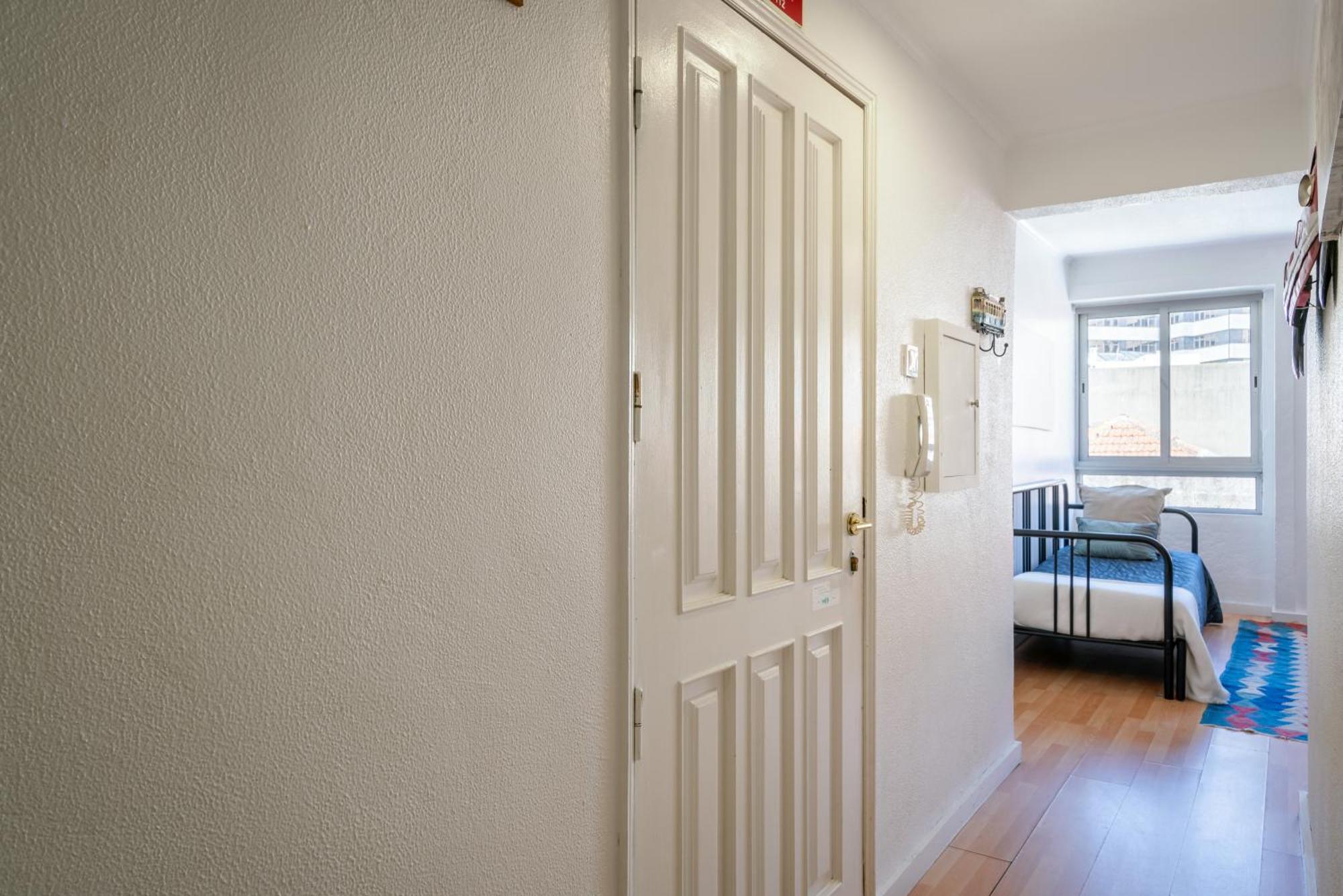 Host Wise - Large Flat W Terrace - Ace Location At Aliados Porto Quarto foto