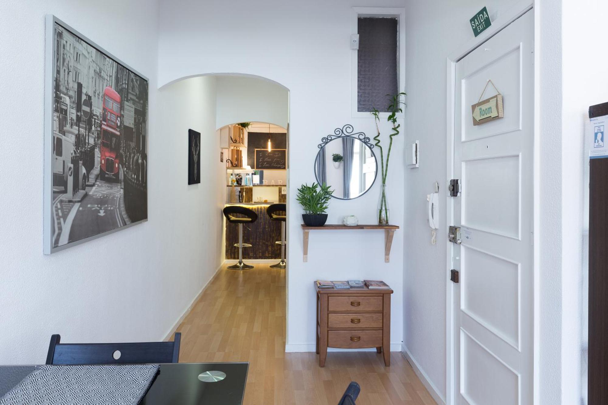 Host Wise - Large Flat W Terrace - Ace Location At Aliados Porto Quarto foto