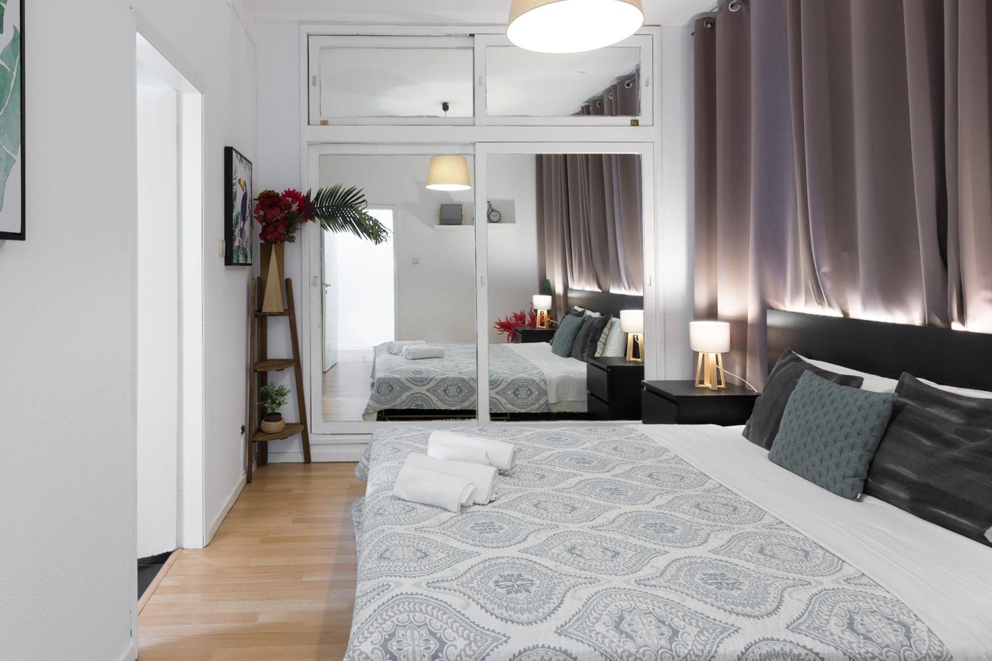 Host Wise - Large Flat W Terrace - Ace Location At Aliados Porto Quarto foto
